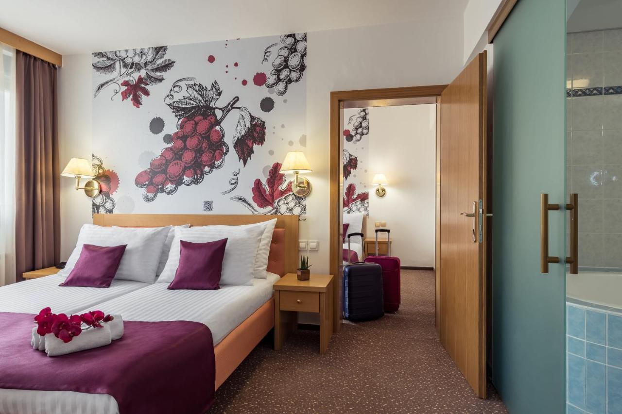 Hotel Piramida マリボル エクステリア 写真