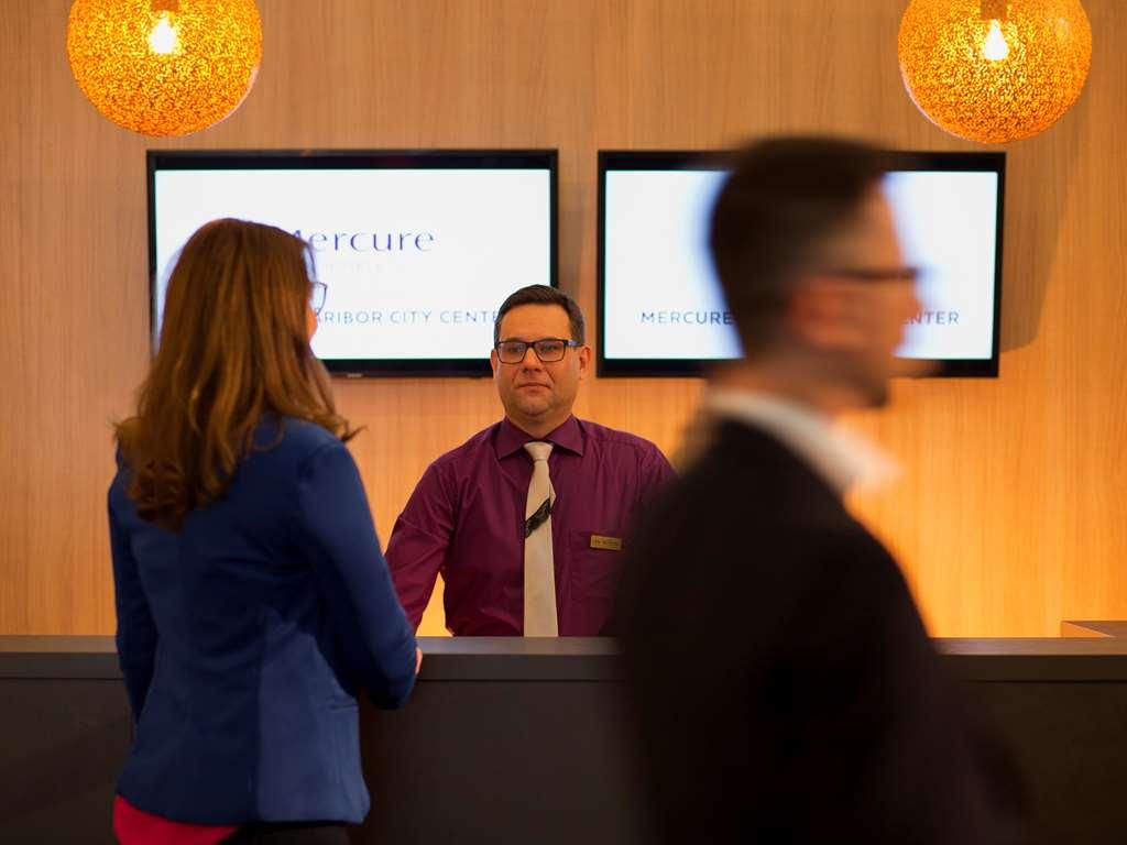 Hotel Piramida マリボル エクステリア 写真