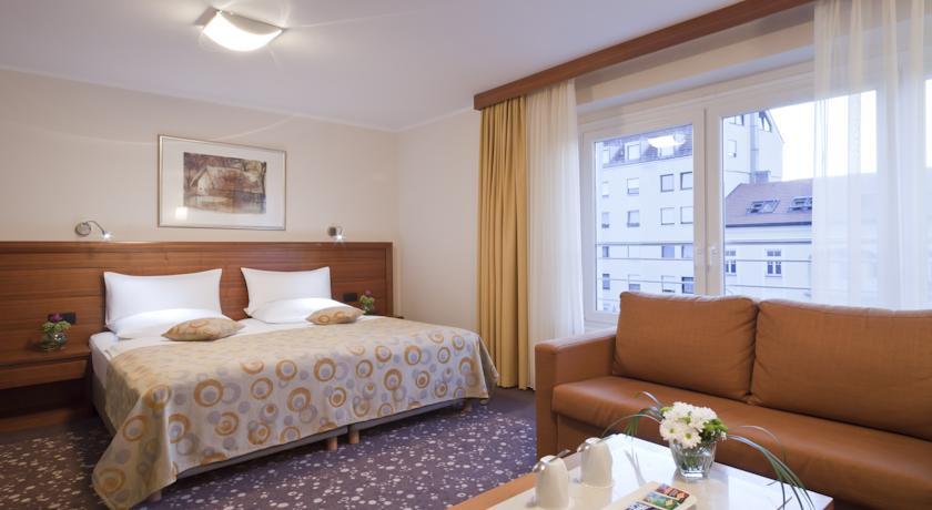 Hotel Piramida マリボル エクステリア 写真