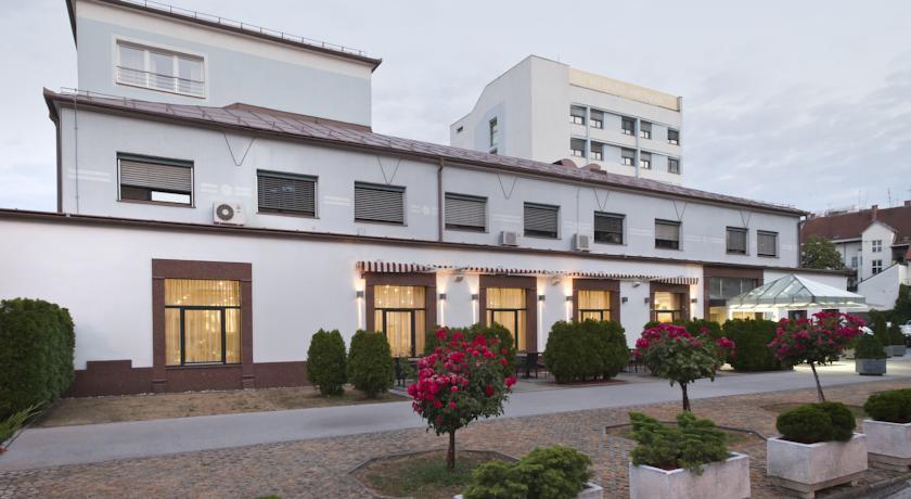 Hotel Piramida マリボル エクステリア 写真