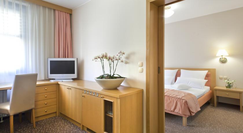 Hotel Piramida マリボル エクステリア 写真
