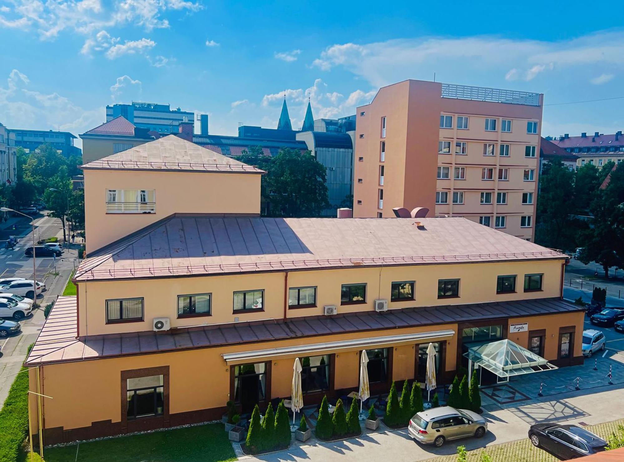Hotel Piramida マリボル エクステリア 写真