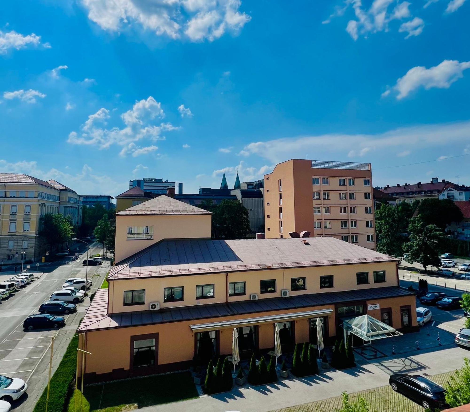 Hotel Piramida マリボル エクステリア 写真
