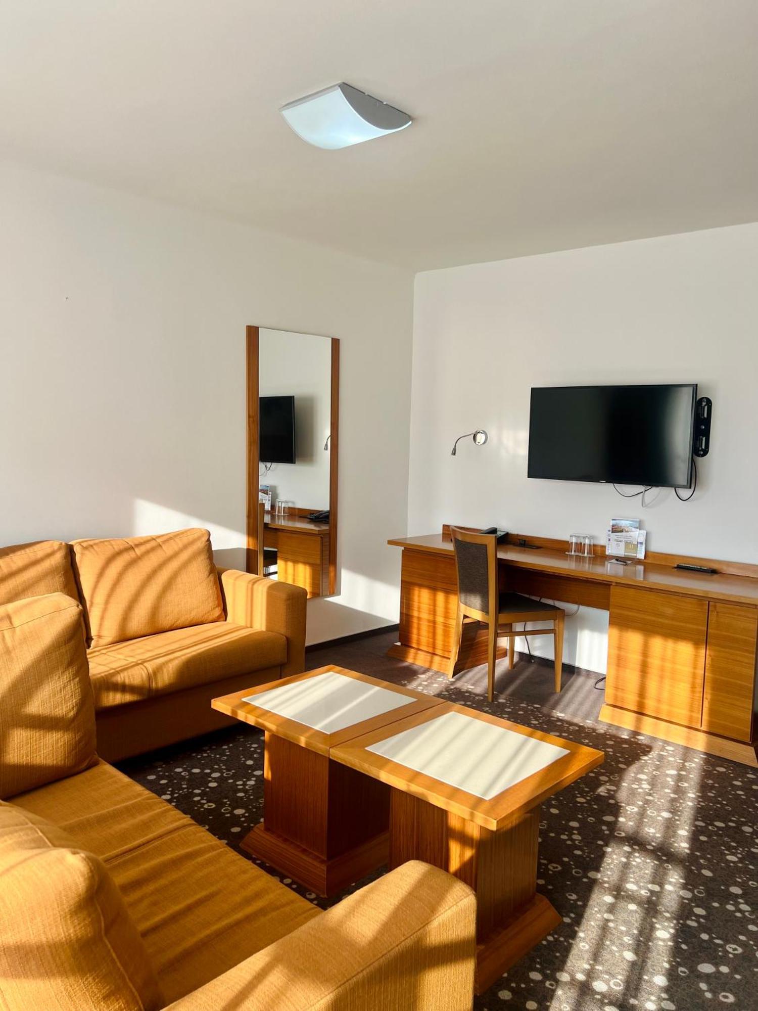 Hotel Piramida マリボル エクステリア 写真