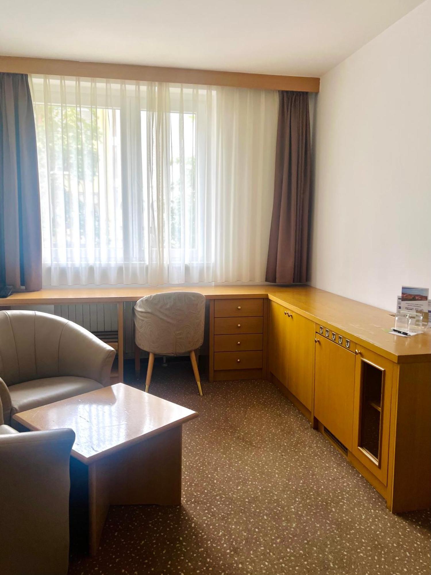 Hotel Piramida マリボル エクステリア 写真