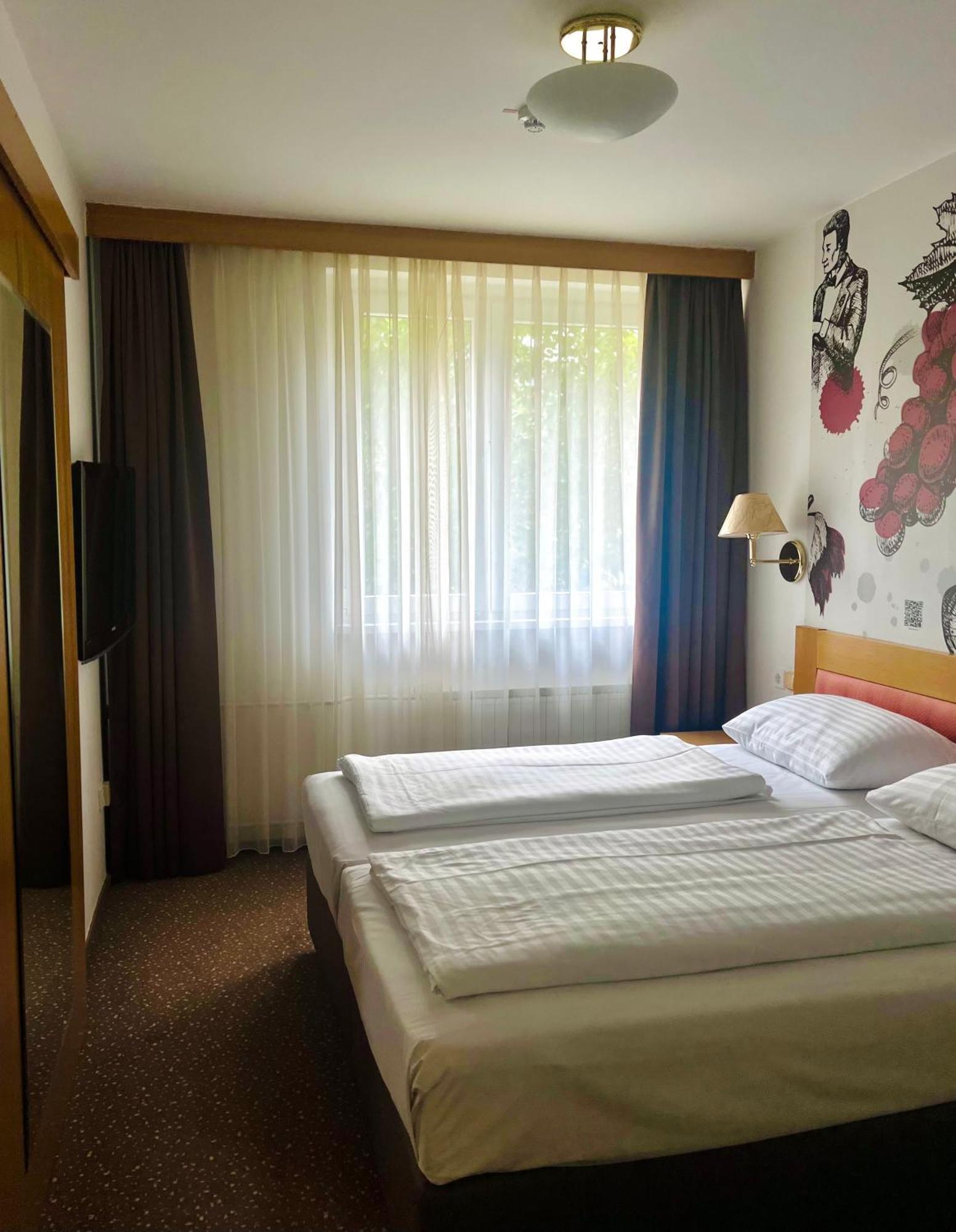 Hotel Piramida マリボル エクステリア 写真