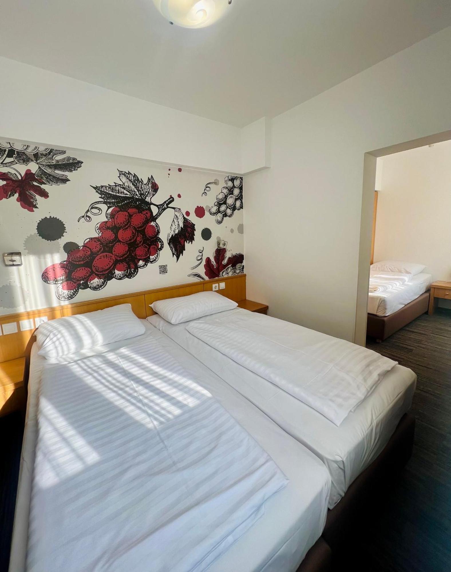 Hotel Piramida マリボル エクステリア 写真