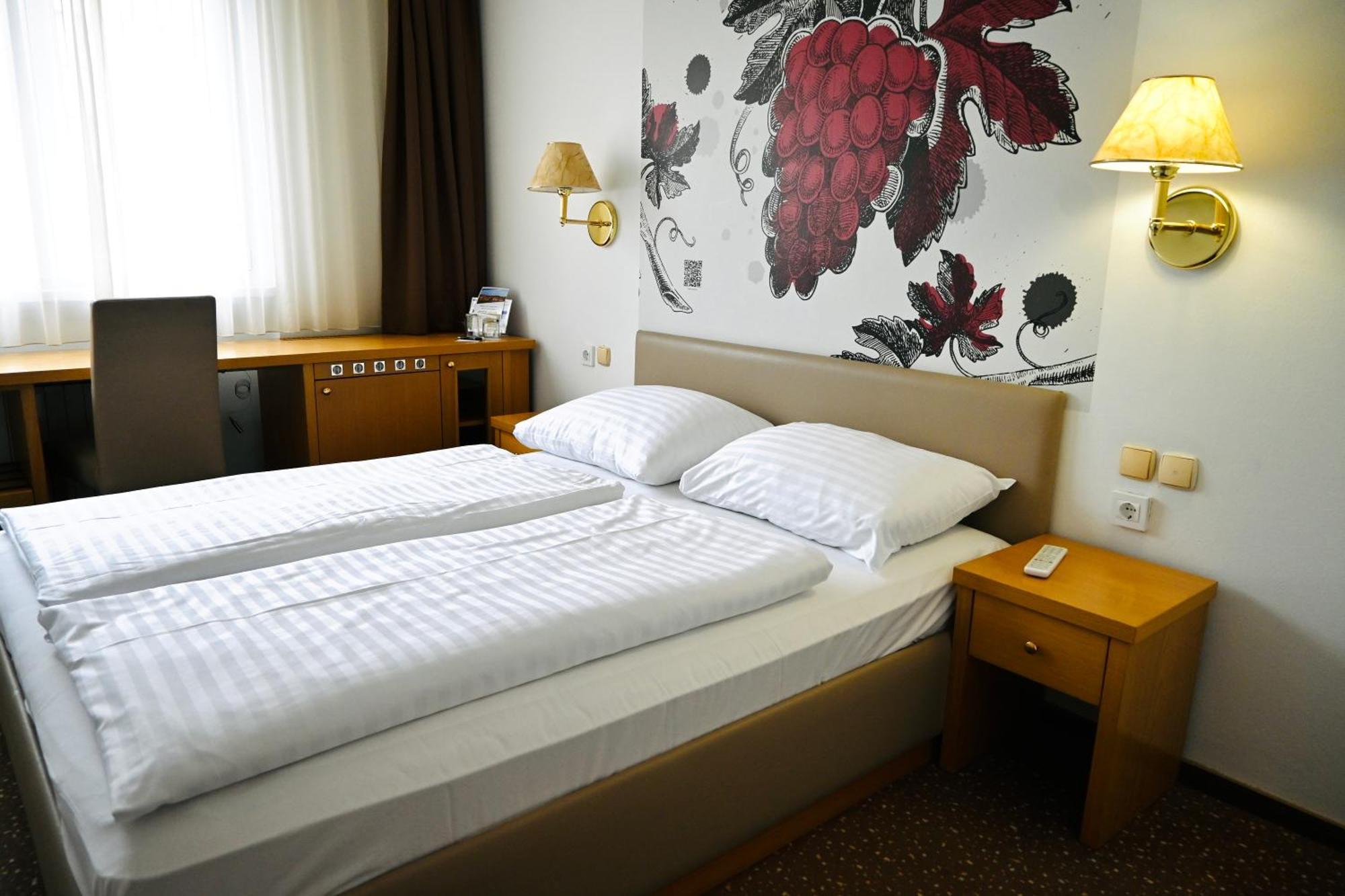 Hotel Piramida マリボル エクステリア 写真