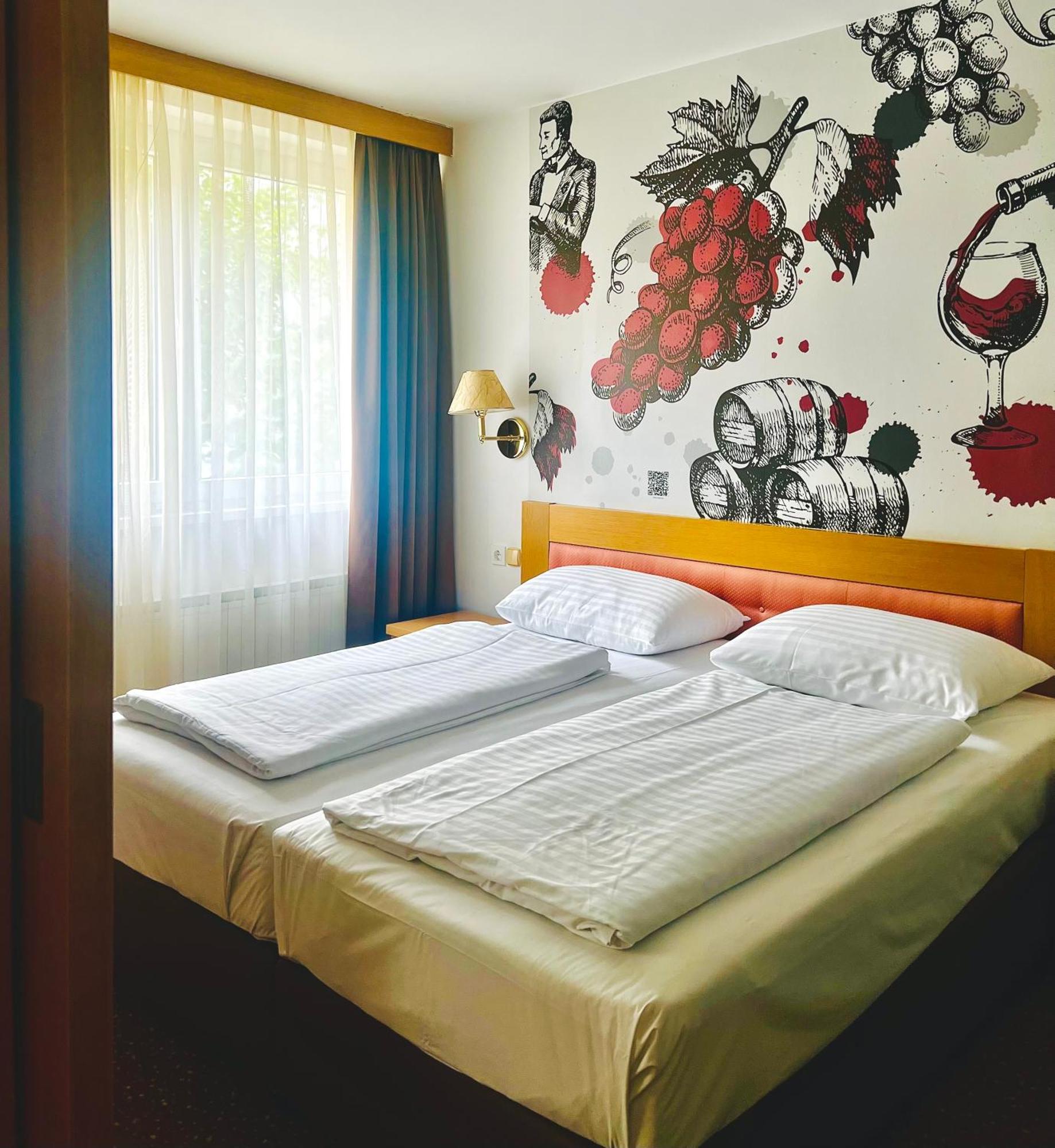 Hotel Piramida マリボル エクステリア 写真