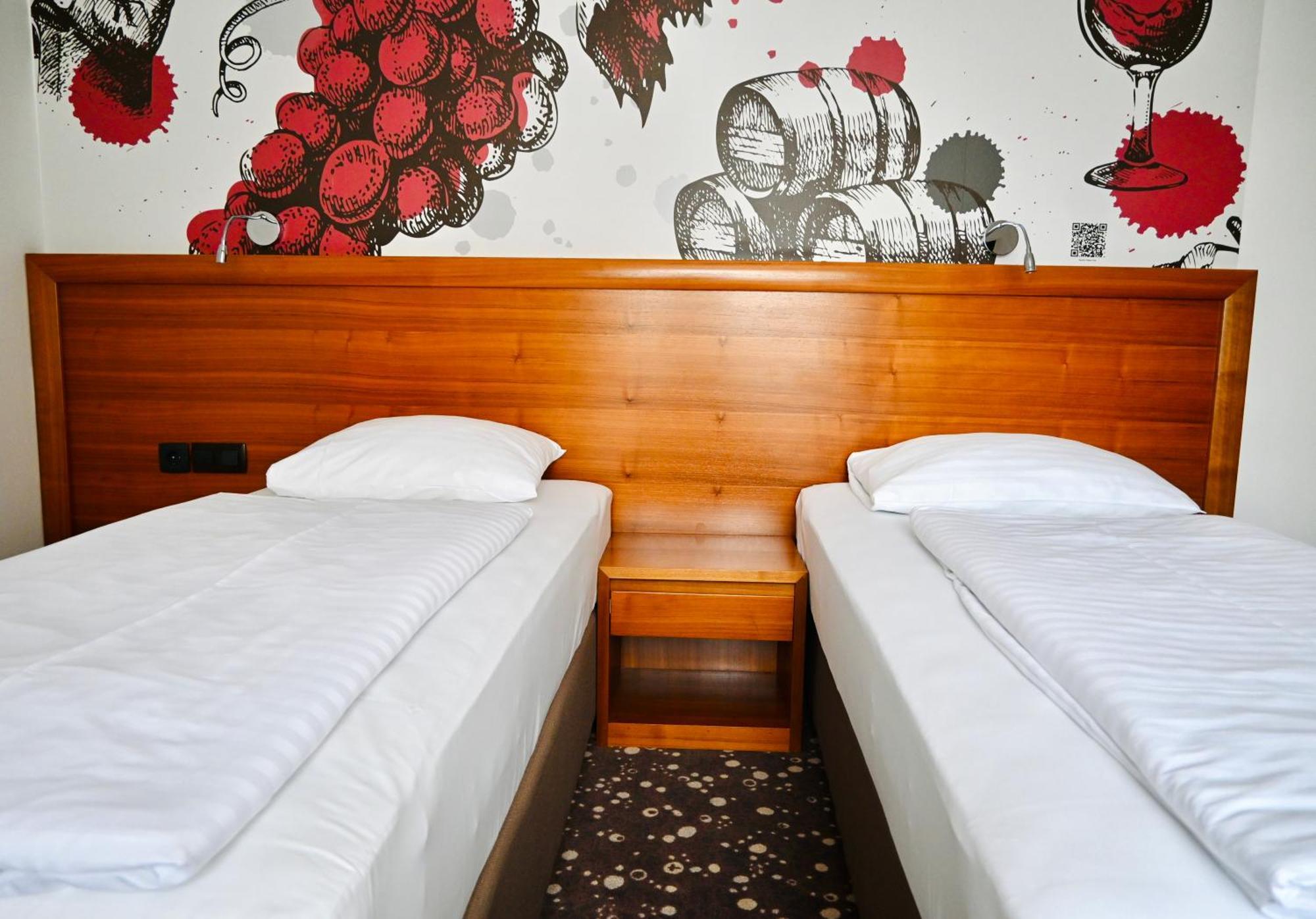 Hotel Piramida マリボル エクステリア 写真