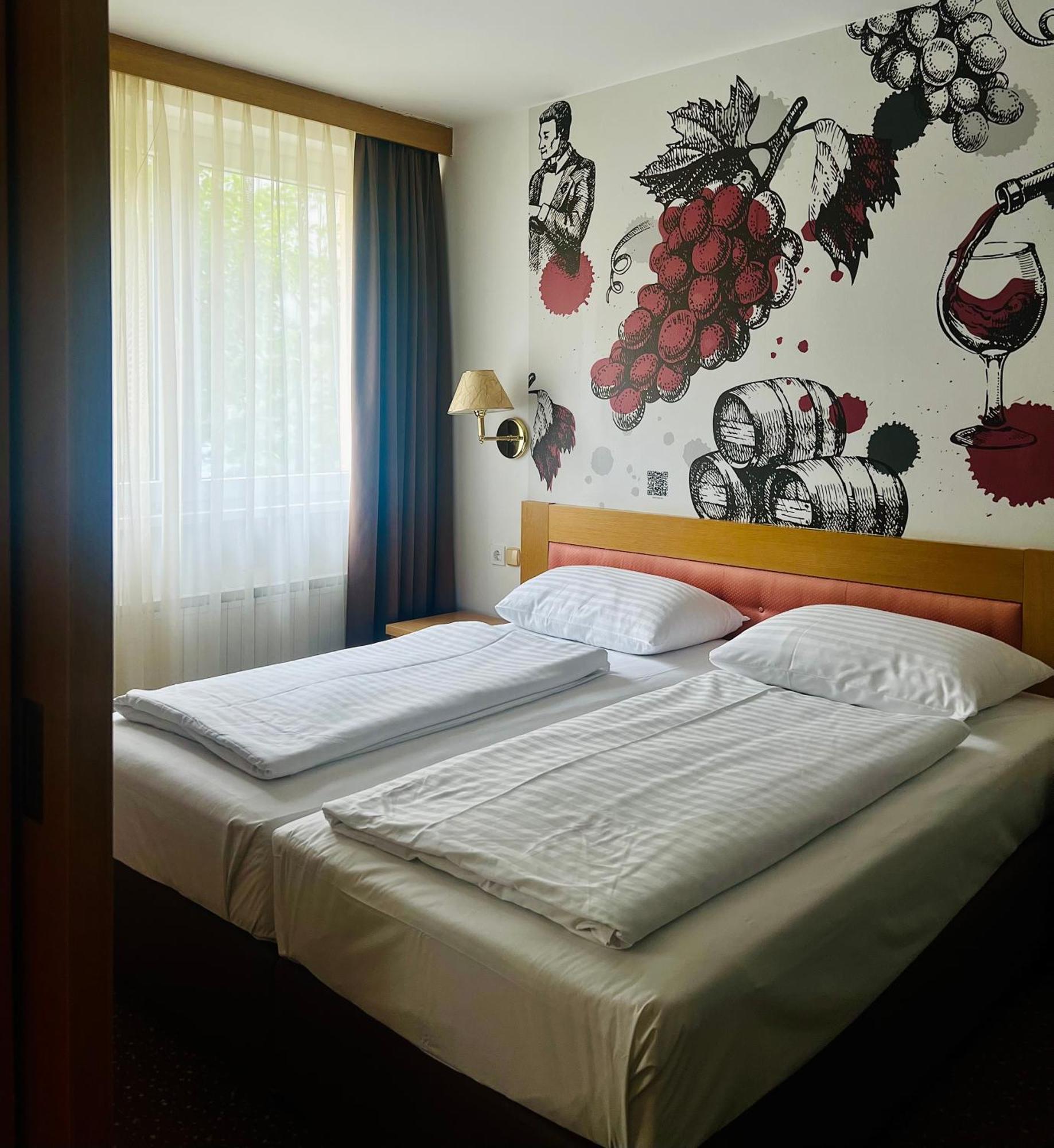 Hotel Piramida マリボル エクステリア 写真